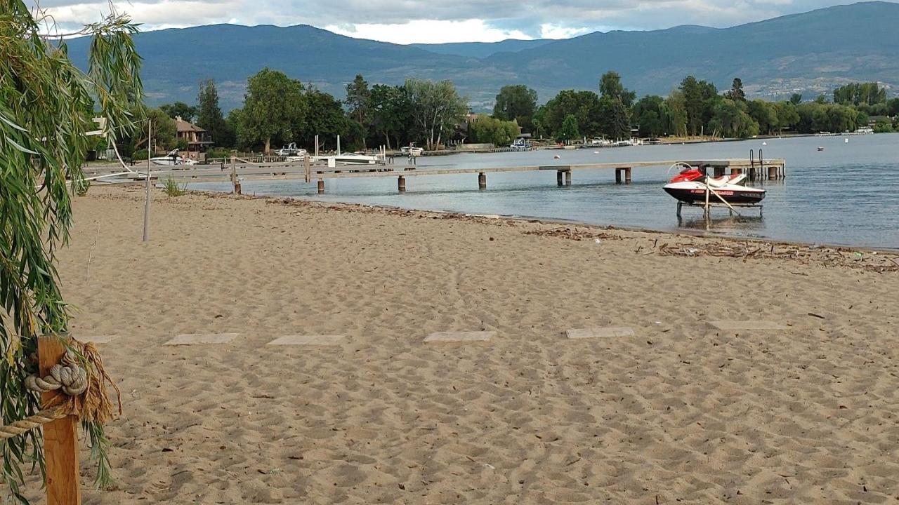 Beds By The Bridge Bed and Breakfast Kelowna Esterno foto